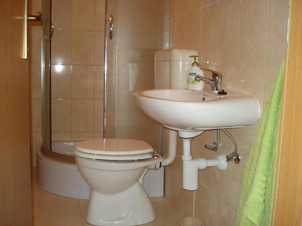 Apartments Smiljana أوميس الغرفة الصورة