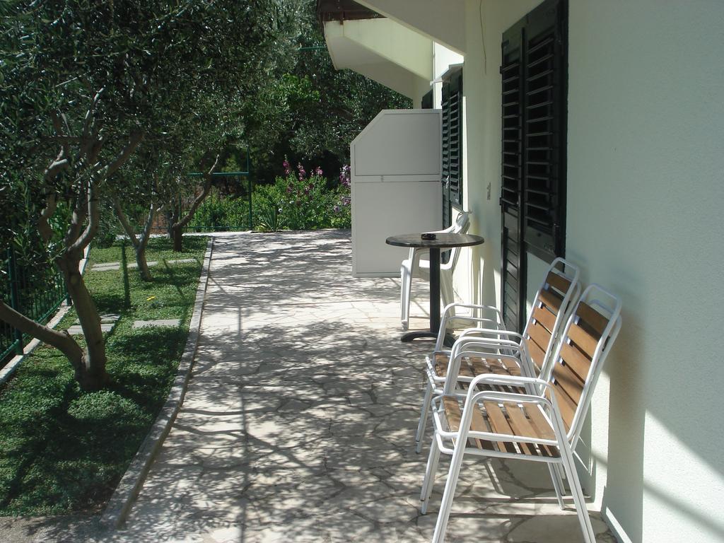 Apartments Smiljana أوميس المظهر الخارجي الصورة