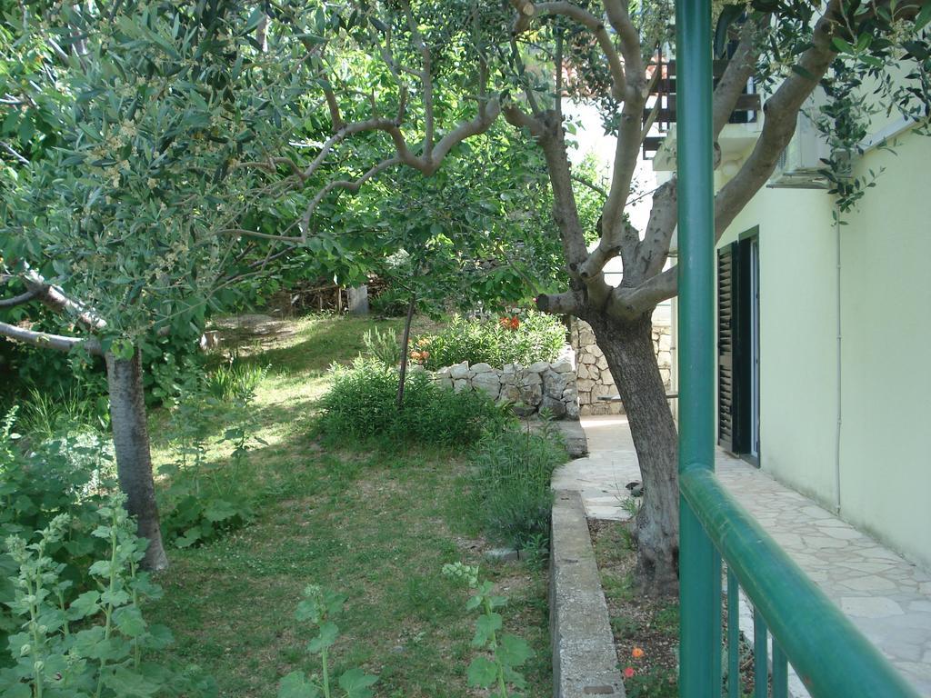 Apartments Smiljana أوميس المظهر الخارجي الصورة