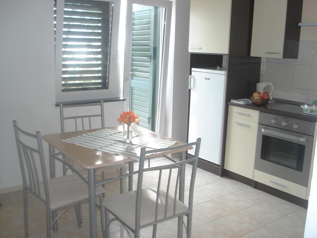 Apartments Smiljana أوميس المظهر الخارجي الصورة