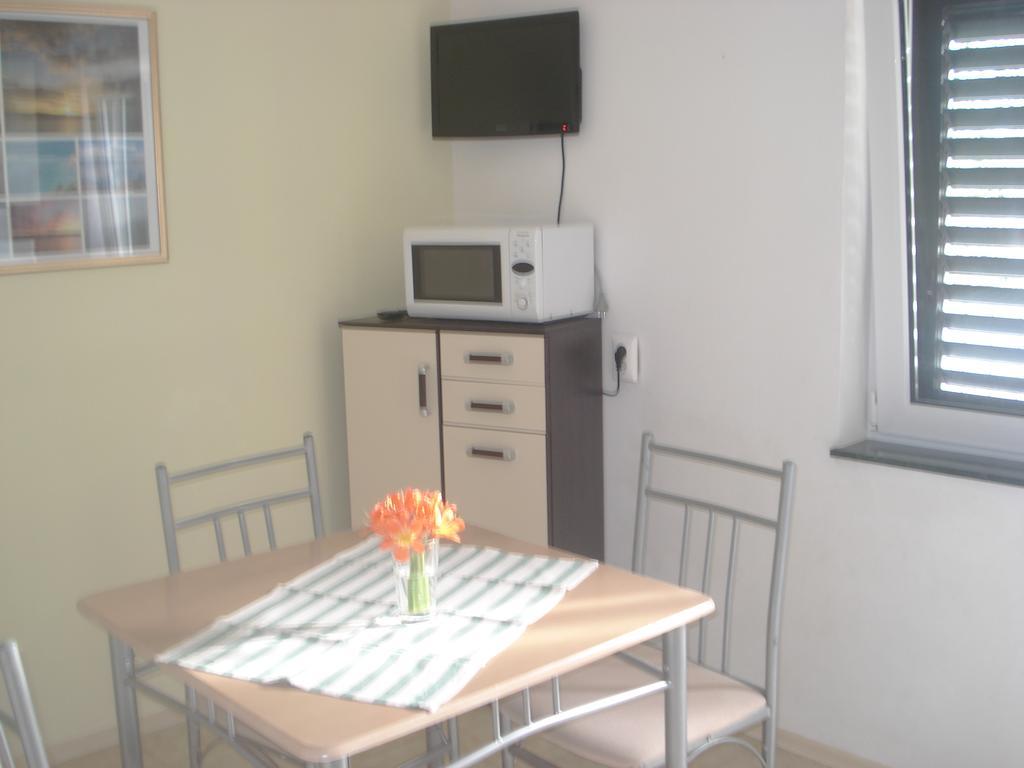 Apartments Smiljana أوميس المظهر الخارجي الصورة
