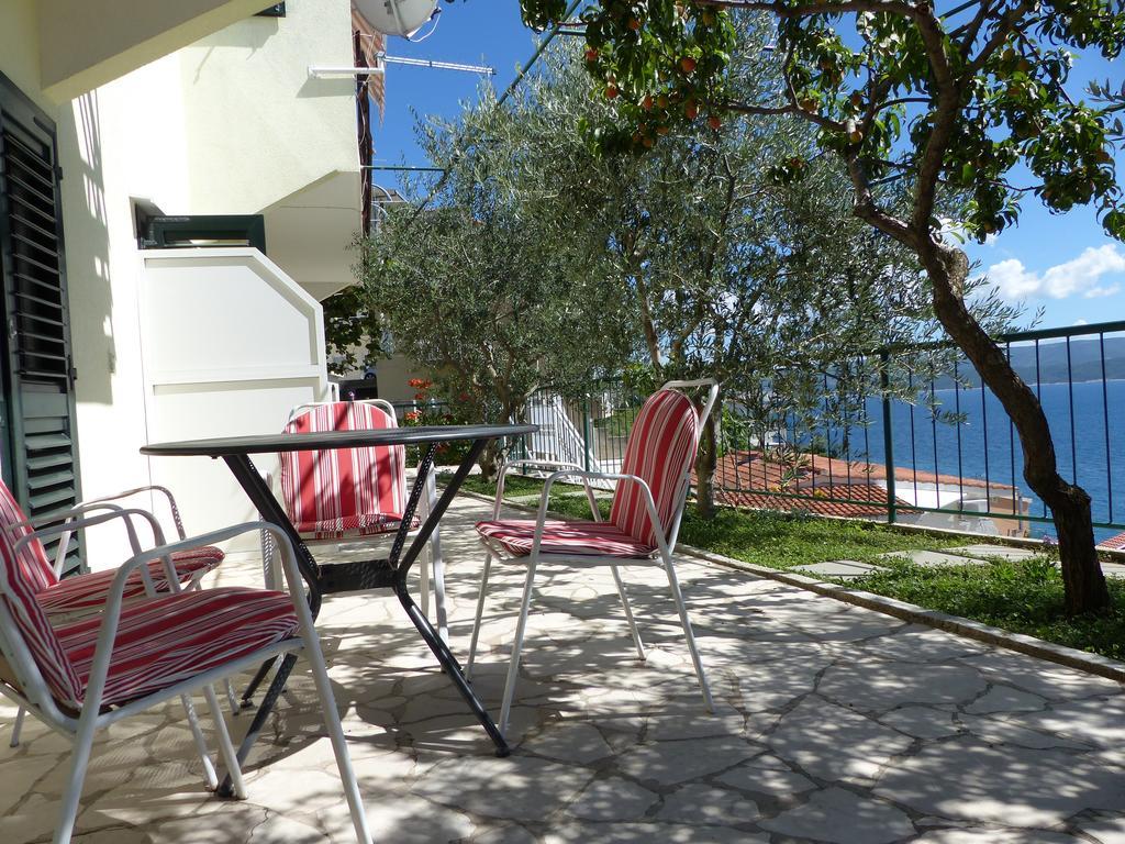 Apartments Smiljana أوميس المظهر الخارجي الصورة