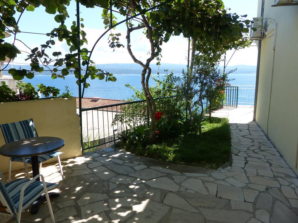 Apartments Smiljana أوميس المظهر الخارجي الصورة