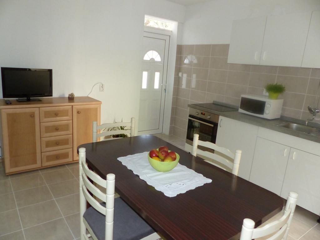 Apartments Smiljana أوميس المظهر الخارجي الصورة
