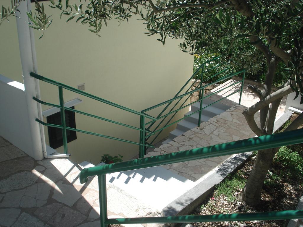 Apartments Smiljana أوميس المظهر الخارجي الصورة