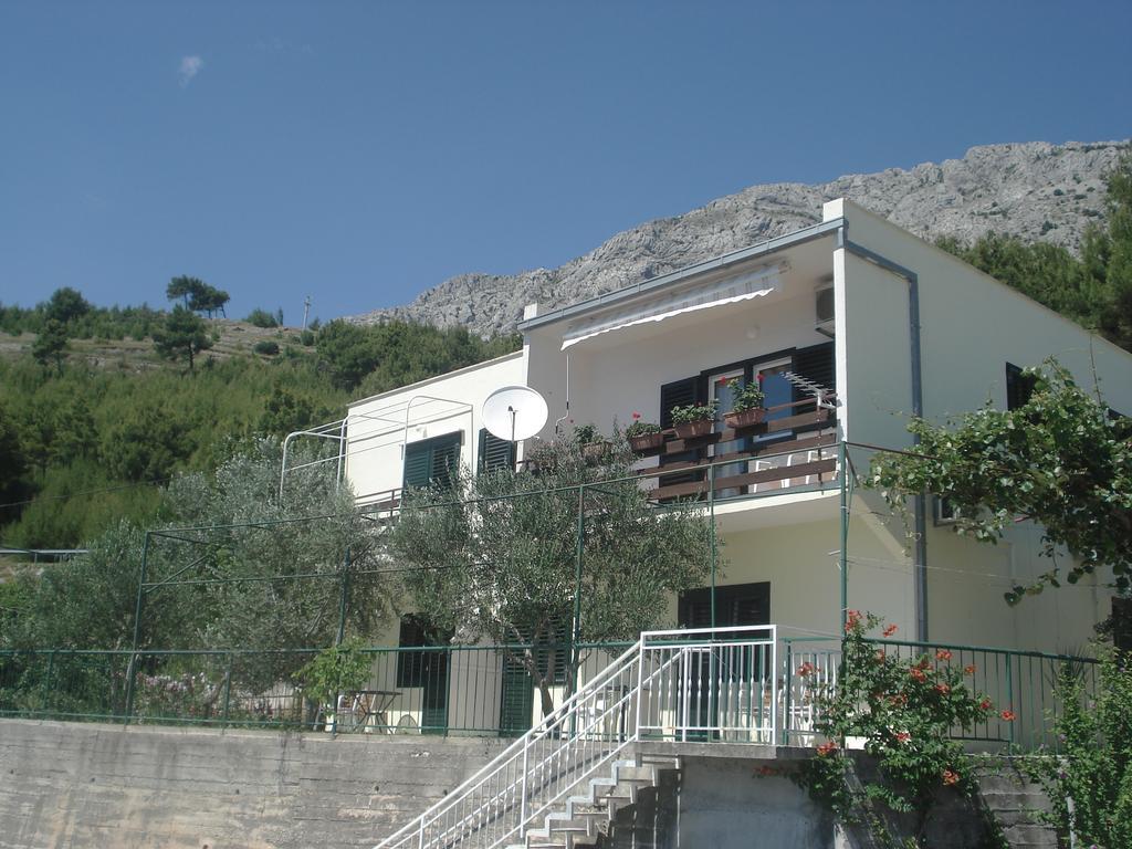 Apartments Smiljana أوميس المظهر الخارجي الصورة