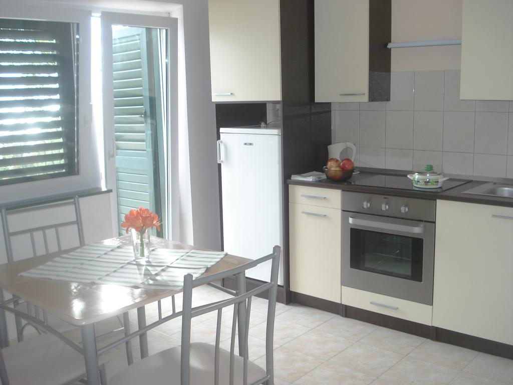 Apartments Smiljana أوميس المظهر الخارجي الصورة