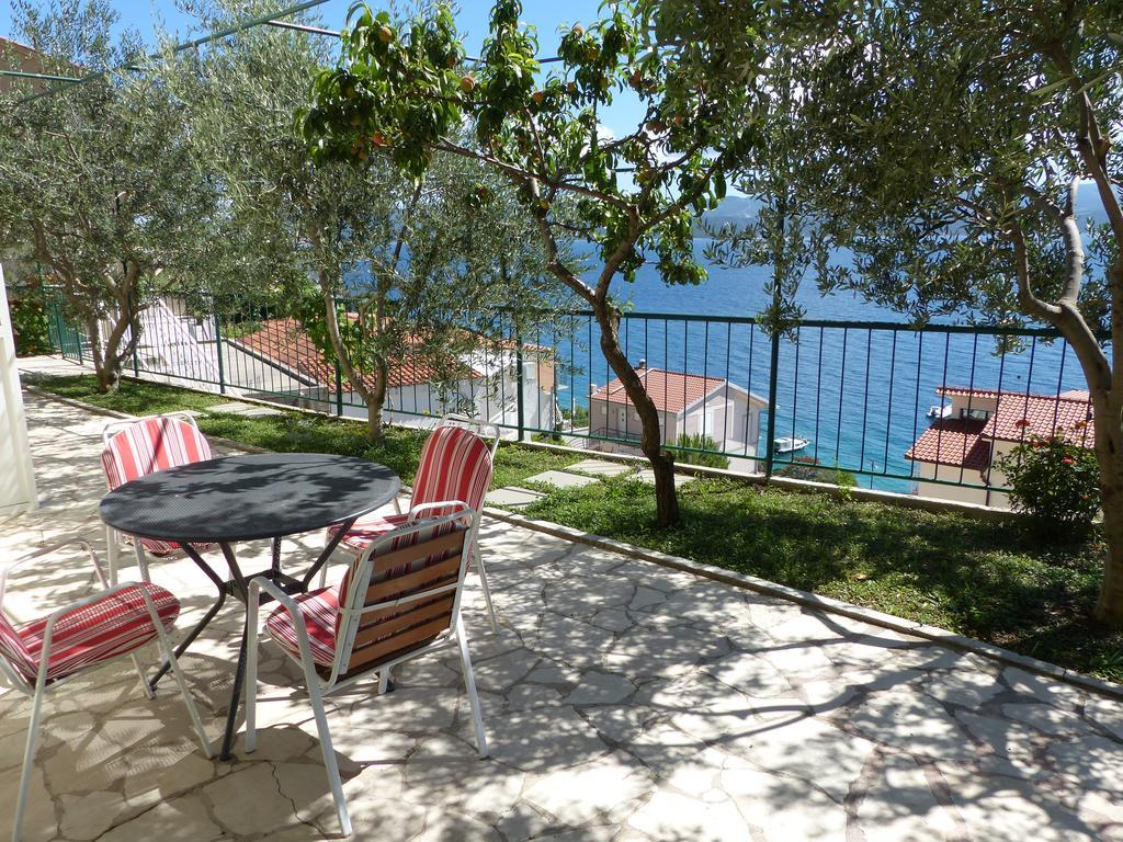 Apartments Smiljana أوميس المظهر الخارجي الصورة