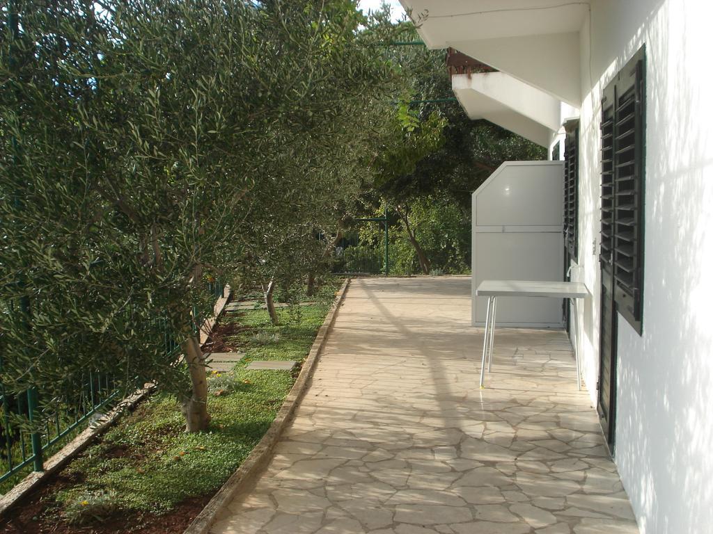 Apartments Smiljana أوميس المظهر الخارجي الصورة