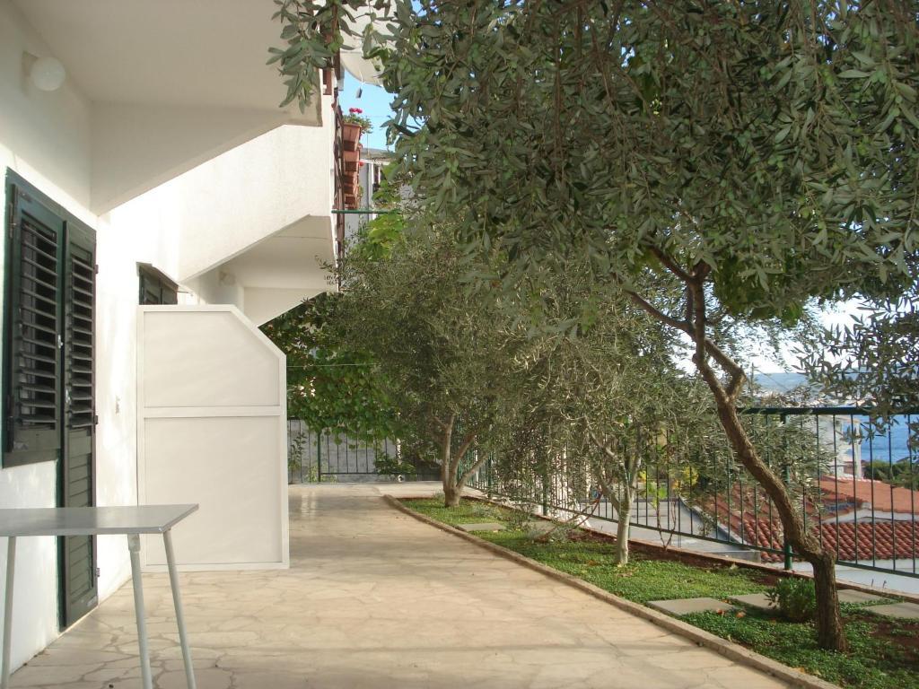 Apartments Smiljana أوميس المظهر الخارجي الصورة