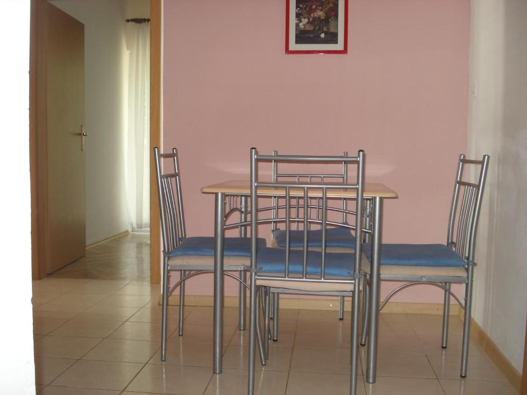 Apartments Smiljana أوميس المظهر الخارجي الصورة