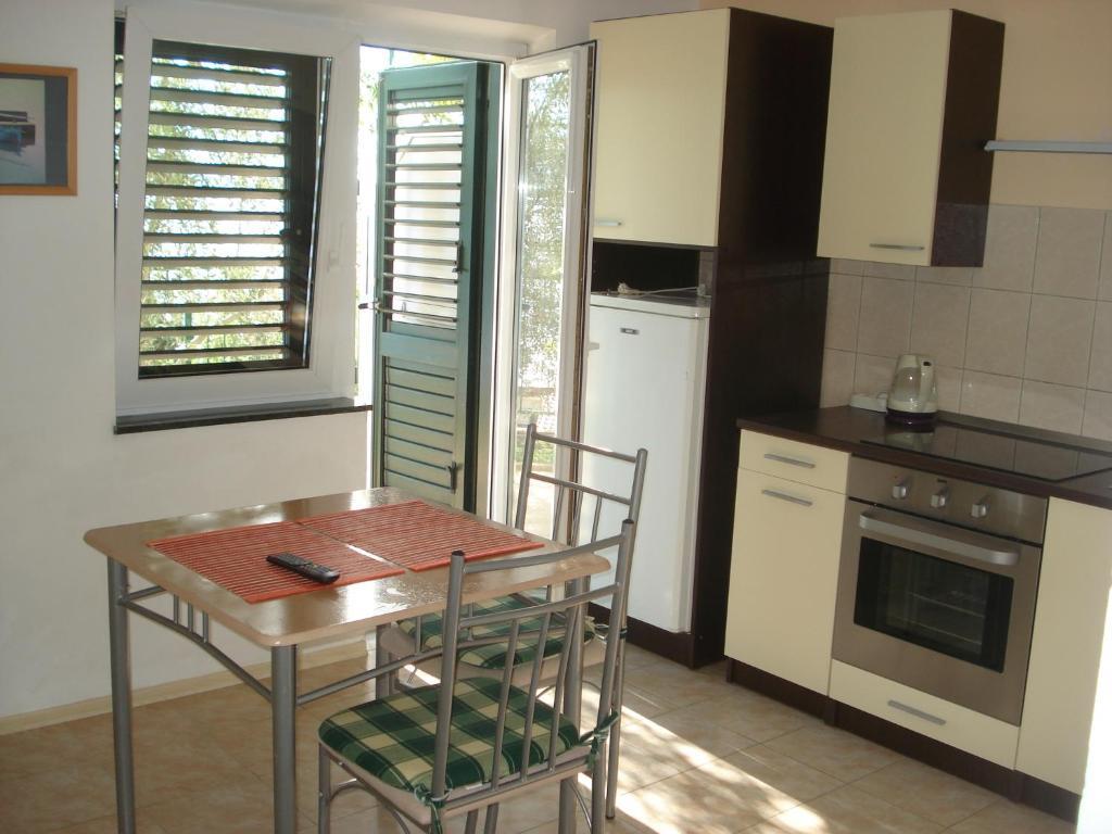 Apartments Smiljana أوميس المظهر الخارجي الصورة