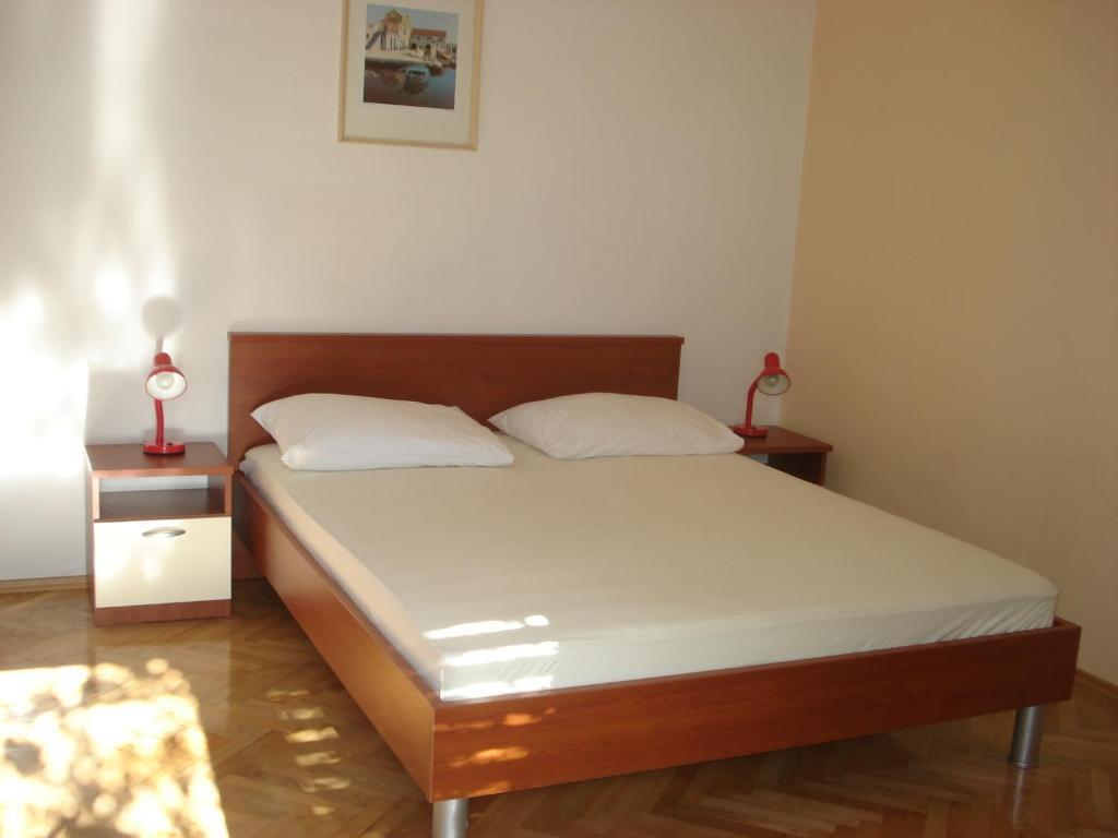Apartments Smiljana أوميس الغرفة الصورة